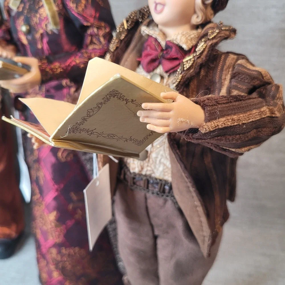 Paul Minor Victorian Christmas Caroler Family Set 4 NWT Mom Dad Boy Girl RARE